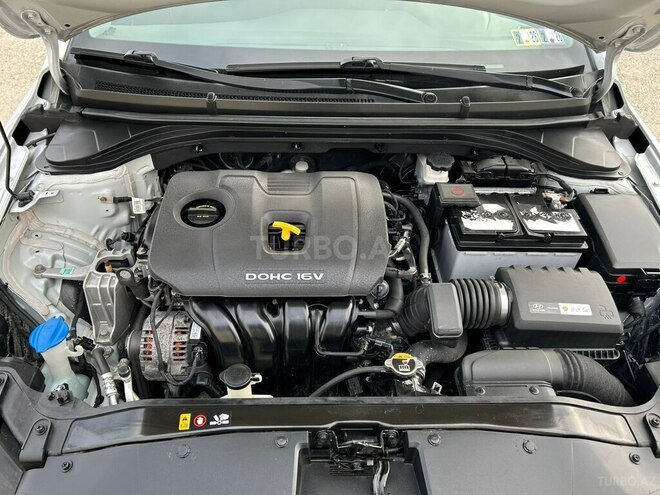 Hyundai Elantra-13