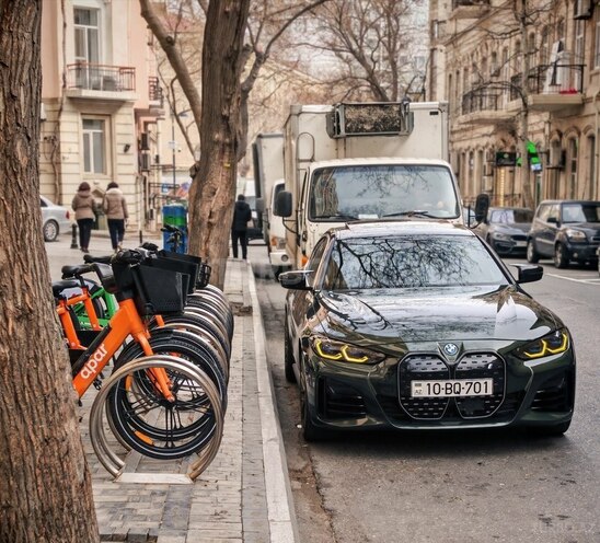 BMW i4-1