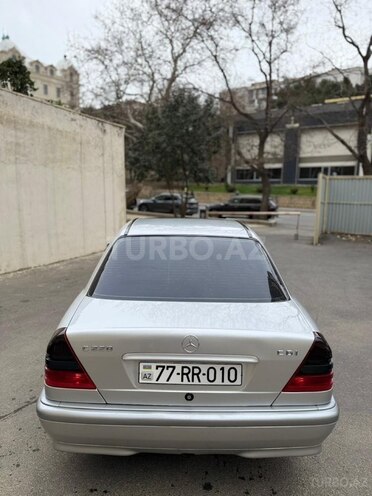 Mercedes C 220-11