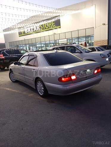 Mercedes E 200-4