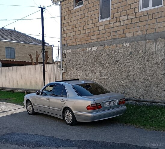 Mercedes E 200-5