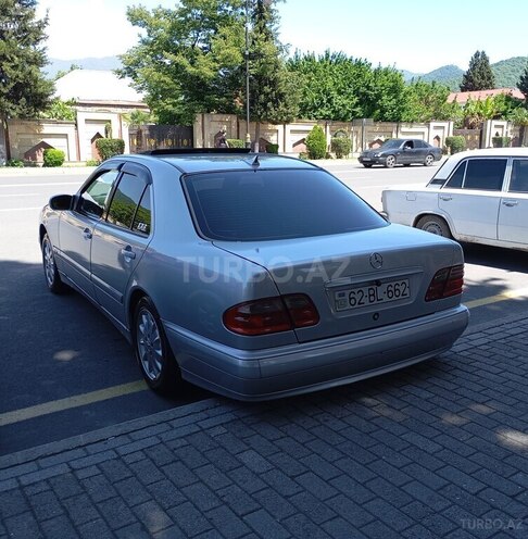 Mercedes E 200-8
