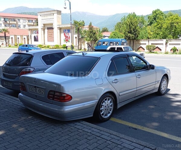 Mercedes E 200-9