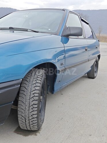 Opel Astra 1993, 380,000 km - 1.6 l - Qəbələ