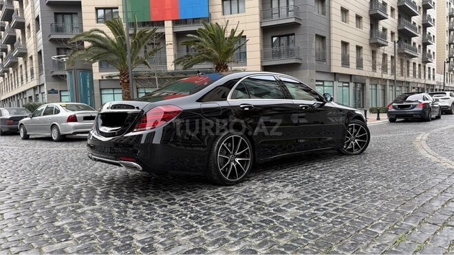 Mercedes  2017, 174,000 km - 4.0 л - Bakı
