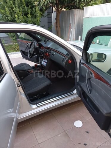 Mercedes E 200-12