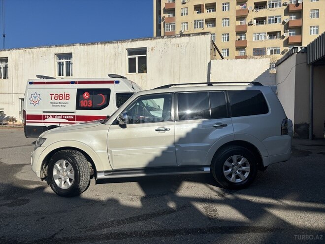 Mitsubishi Pajero 2012, 199,500 km - 3.5 л - Bakı