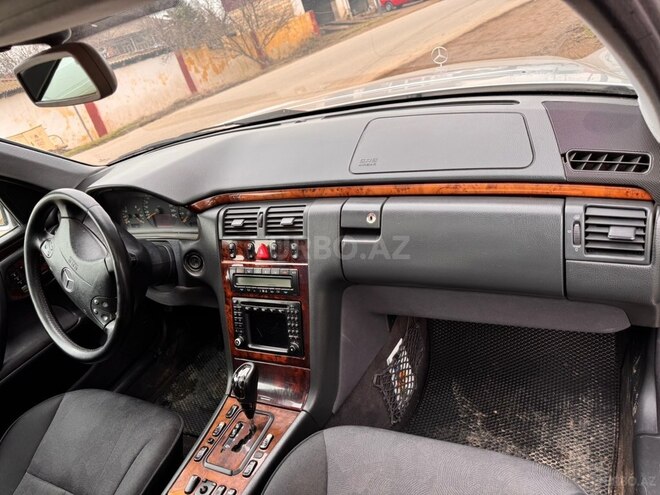 Mercedes E 240 2001, 300,000 km - 2.4 л - Lənkəran