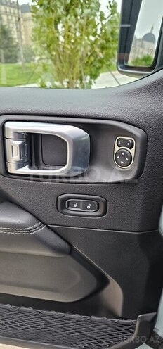 Jeep Wrangler-11