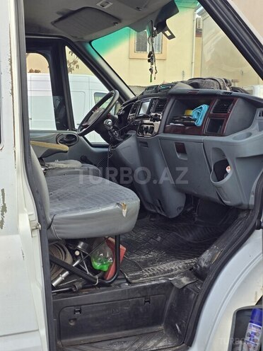 Ford Transit-4