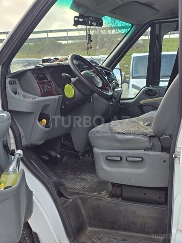 Ford Transit-6