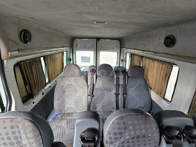 Ford Transit-5