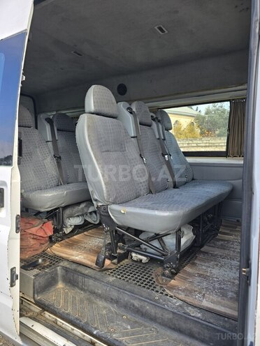 Ford Transit-9