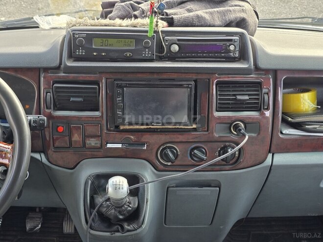 Ford Transit-8