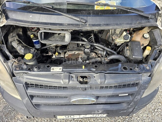 Ford Transit-14
