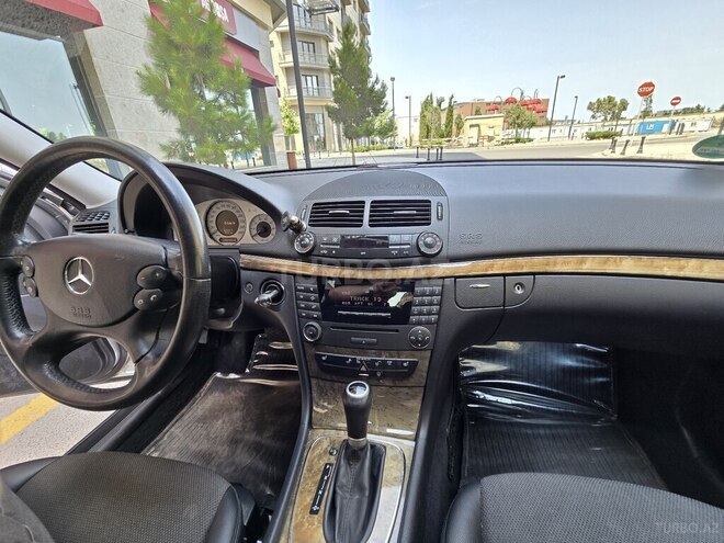 Mercedes E 200-13