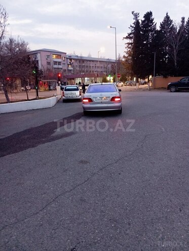 Mercedes E 240 2001, 381,000 km - 2.4 л - Mingəçevir