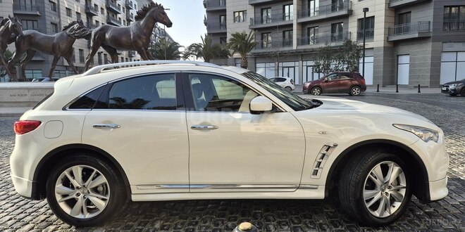 Infiniti FX35-3