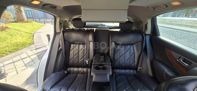 Infiniti FX35-11
