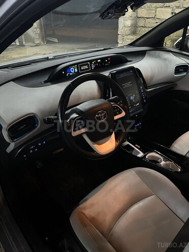 Toyota Prius Prime-10