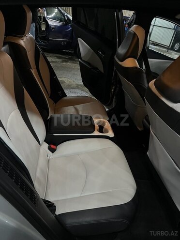 Toyota Prius Prime-9