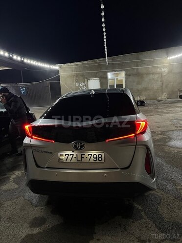 Toyota Prius Prime-11
