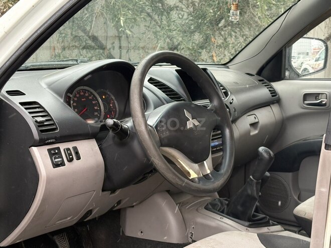 Mitsubishi L200 2014, 275,000 km - 2.5 l - Bakı