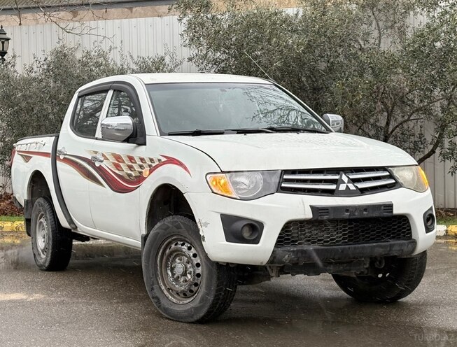Mitsubishi L200 2014, 275,000 km - 2.5 l - Bakı
