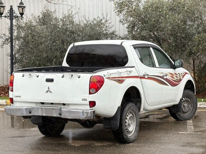 Mitsubishi L200 2014, 275,000 km - 2.5 l - Bakı