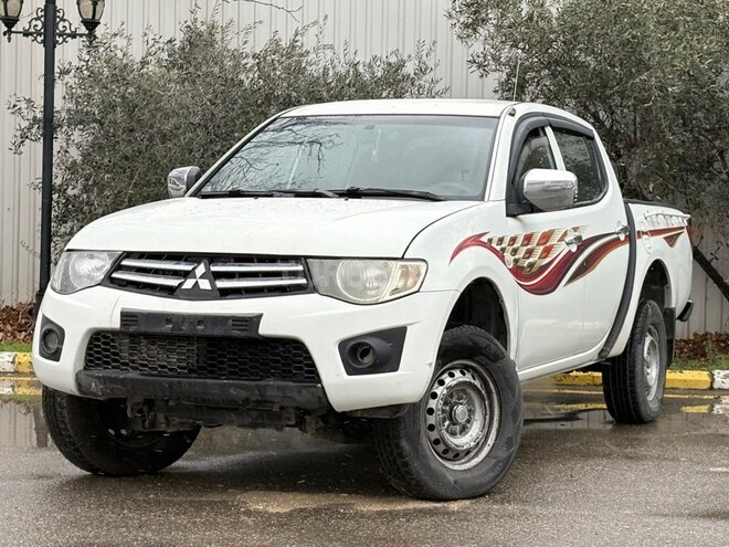 Mitsubishi L200 2014, 275,000 km - 2.5 l - Bakı