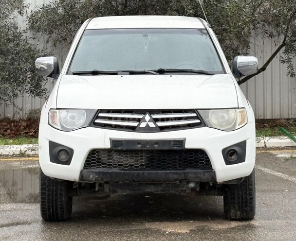 Mitsubishi L200 2014, 275,000 km - 2.5 l - Bakı