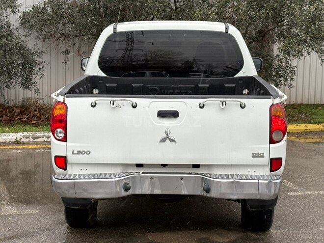 Mitsubishi L200 2014, 275,000 km - 2.5 l - Bakı