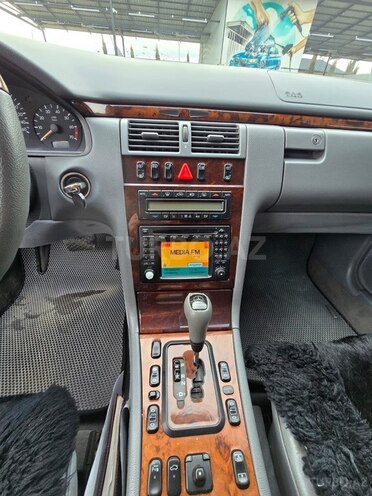 Mercedes E 320 2001, 324,000 km - 3.2 l - Bakı