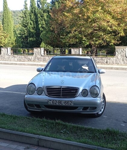 Mercedes E 200-1