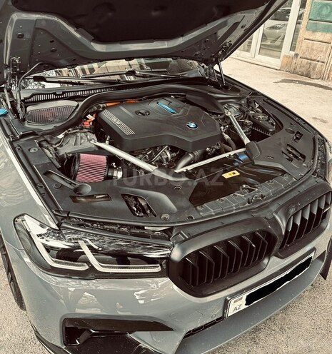 BMW 530e-13