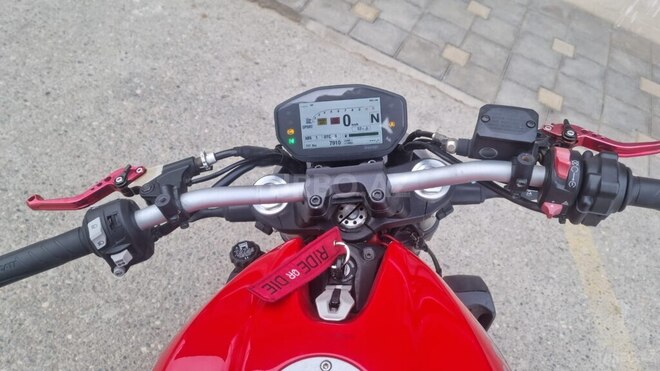 Ducati Monster 821 Stealth-6