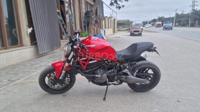 Ducati Monster 821 Stealth-3