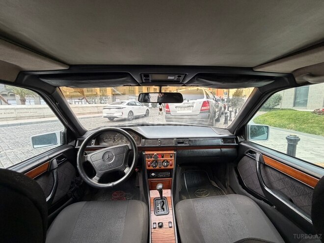 Mercedes E 220 1993, 280,000 km - 2.2 l - Bakı