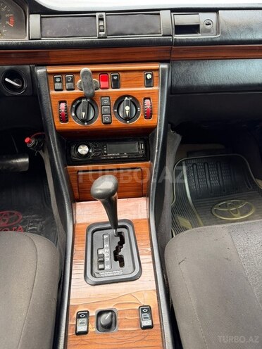Mercedes E 220 1993, 280,000 km - 2.2 l - Bakı