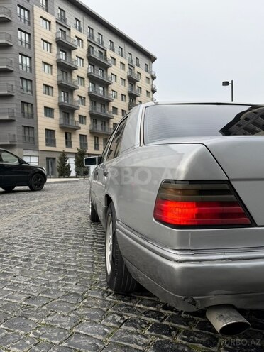 Mercedes E 220 1993, 280,000 km - 2.2 l - Bakı