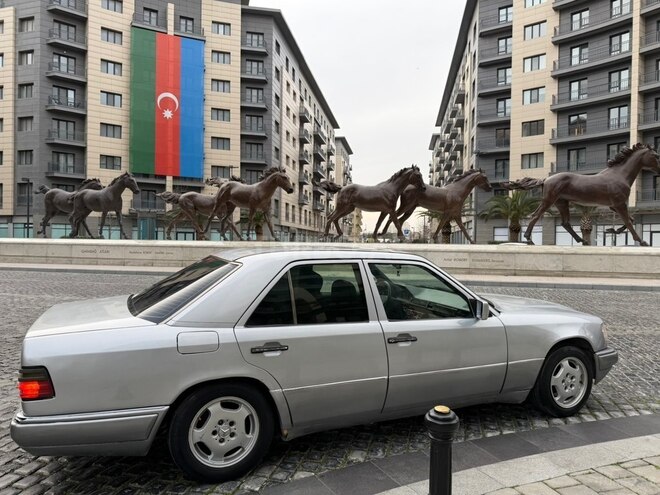 Mercedes E 220 1993, 280,000 km - 2.2 l - Bakı