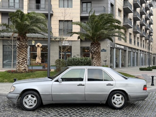 Mercedes E 220 1993, 280,000 km - 2.2 l - Bakı