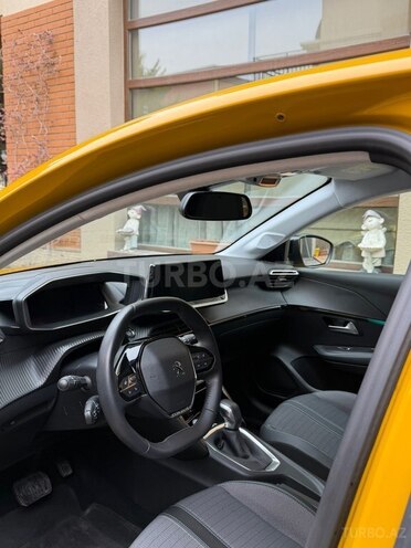 Peugeot 208-6