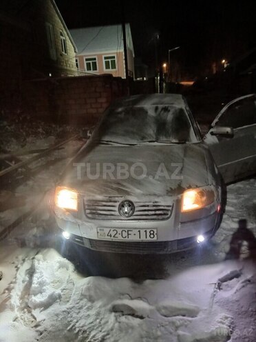 Volkswagen Passat 2001, 287,885 km - 1.8 l - Qusar