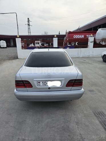 Mercedes E 240 1998, 286,500 km - 2.4 l - Sabirabad