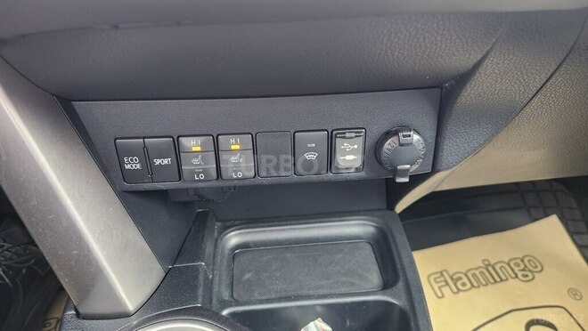 Toyota RAV4-12