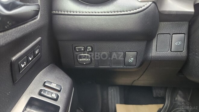 Toyota RAV4-14