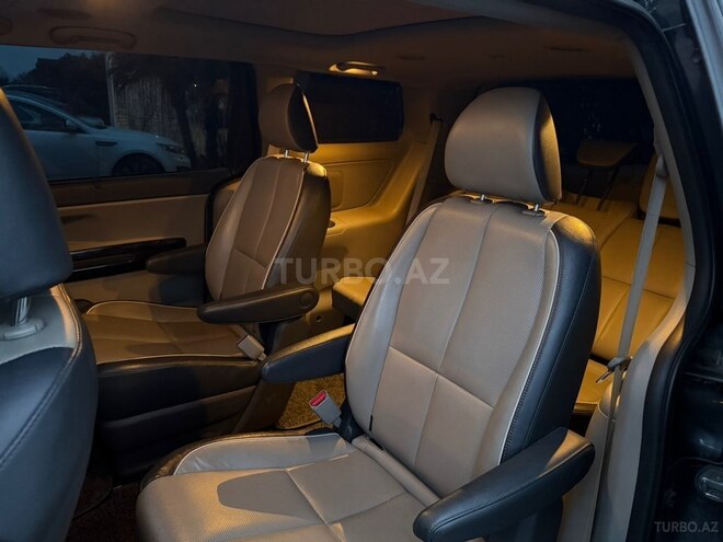 Kia Carnival-11