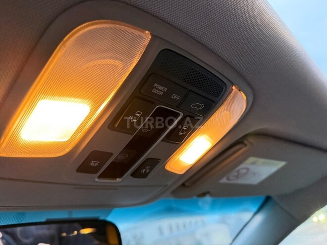 Kia Carnival-13