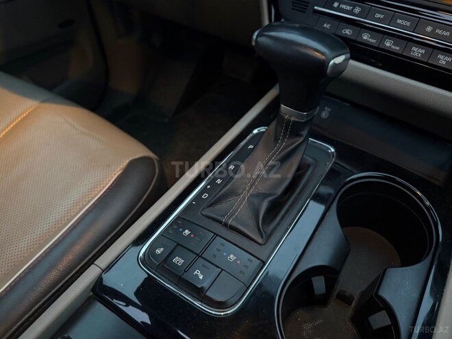 Kia Carnival-12